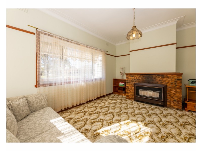 501 Danes Street, Lavington NSW 2641