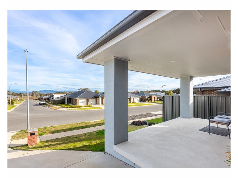 91 Riverboat Drive, Thurgoona NSW 2640