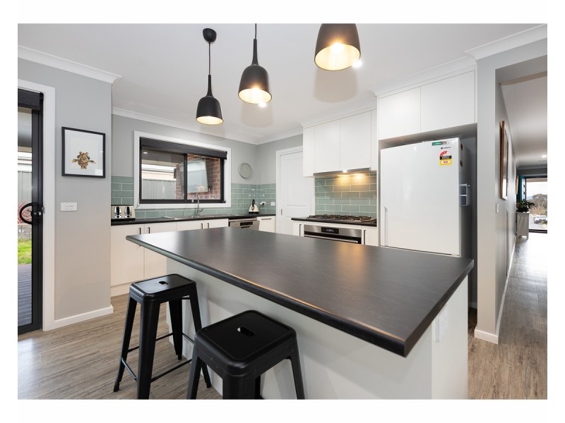 91 Riverboat Drive, Thurgoona NSW 2640