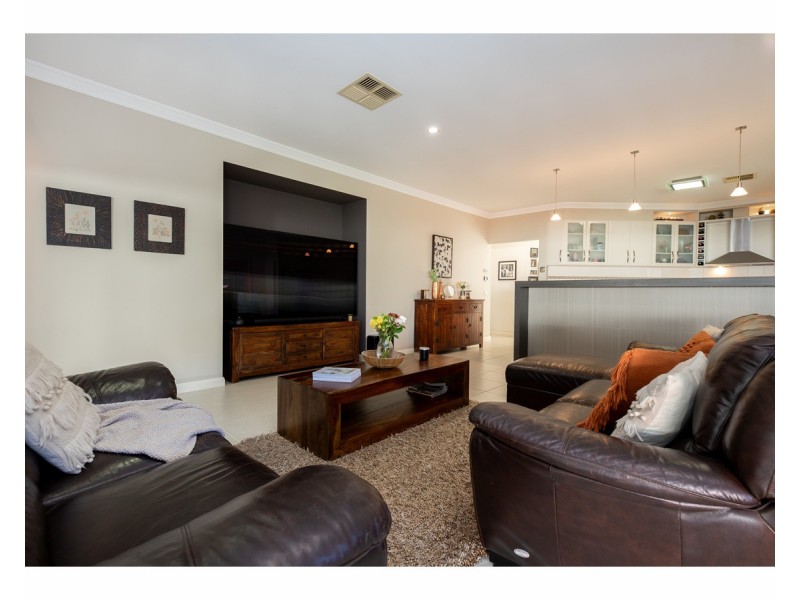 112 Newton Circuit, Thurgoona NSW 2640