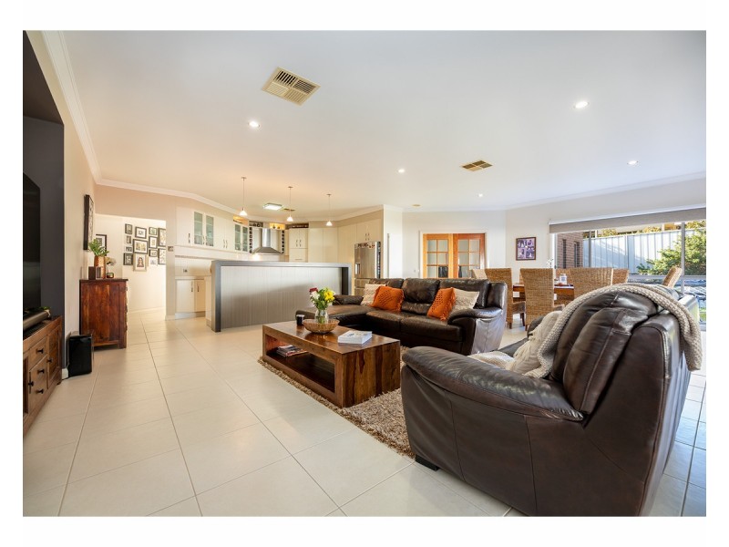 112 Newton Circuit, Thurgoona NSW 2640