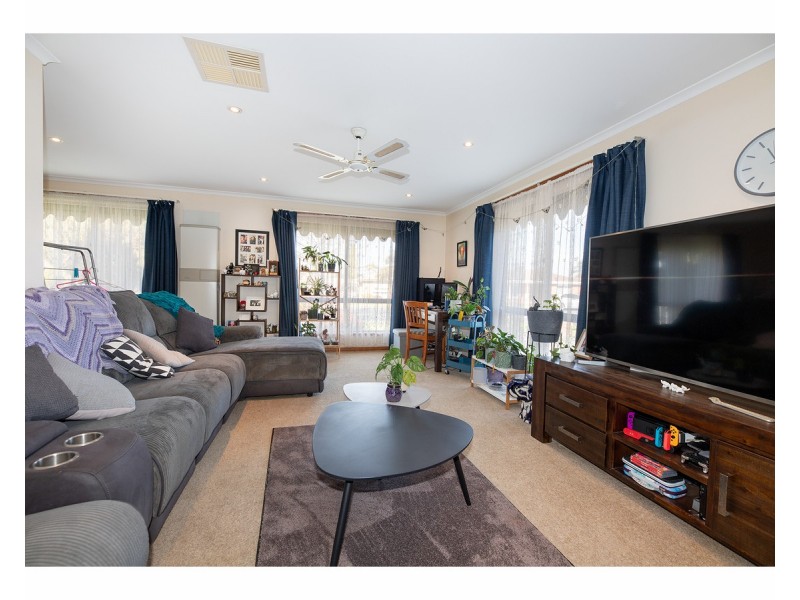 420 Schaefer Street, Lavington NSW 2641