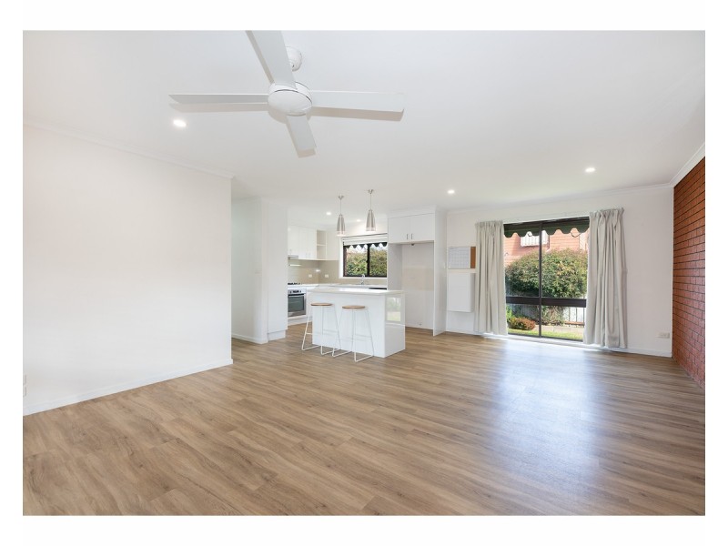 2/23 Wentworth Court, Lavington NSW 2641