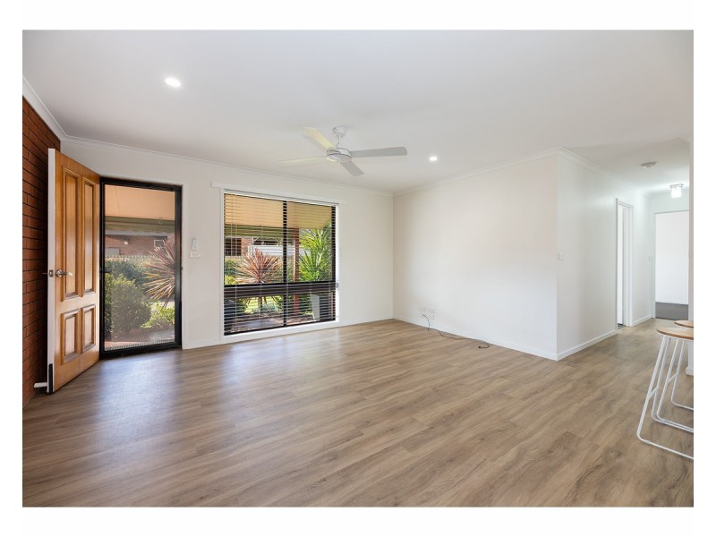2/23 Wentworth Court, Lavington NSW 2641