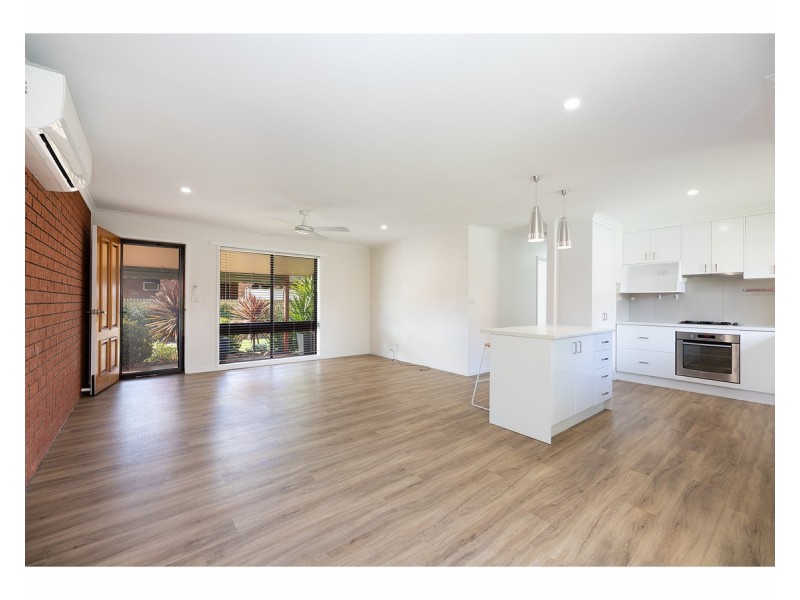 2/23 Wentworth Court, Lavington NSW 2641