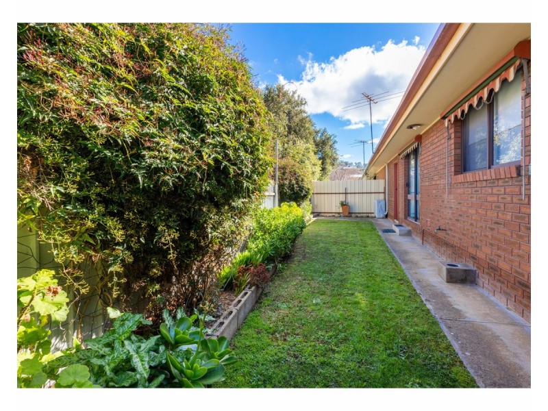 2/23 Wentworth Court, Lavington NSW 2641