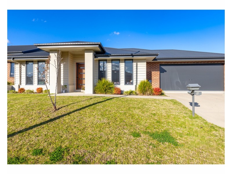 94 & 94a Riverboat Drive, Thurgoona NSW 2640