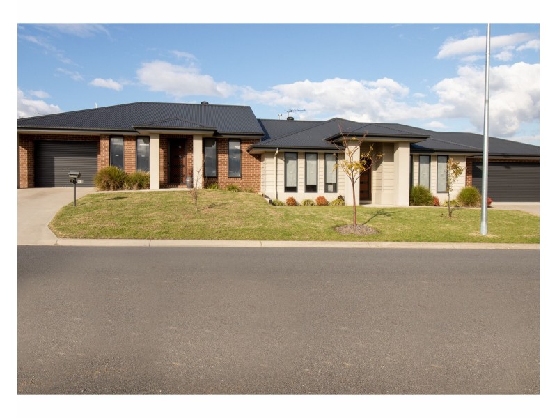 94 & 94a Riverboat Drive, Thurgoona NSW 2640