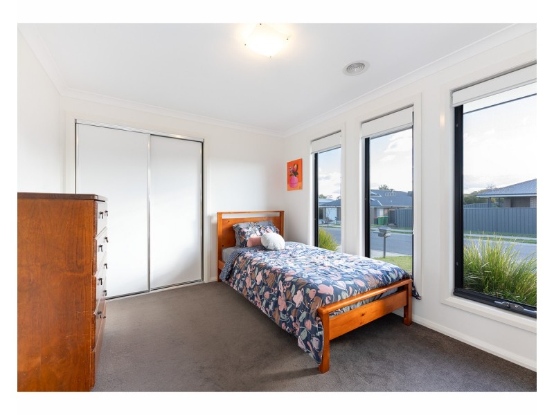 94 & 94a Riverboat Drive, Thurgoona NSW 2640