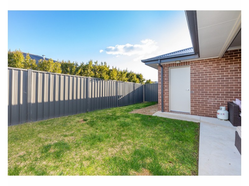 94 & 94a Riverboat Drive, Thurgoona NSW 2640