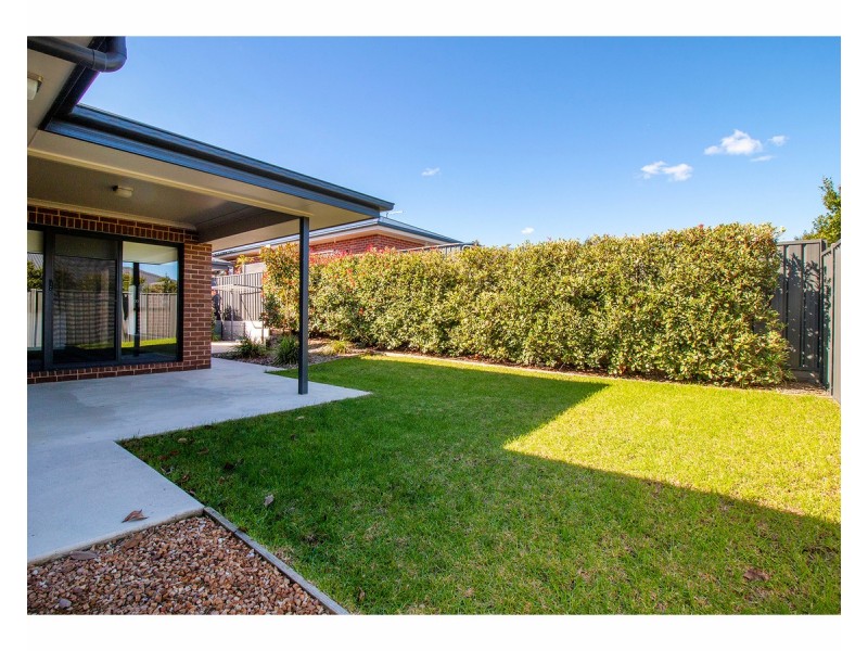 94 & 94a Riverboat Drive, Thurgoona NSW 2640