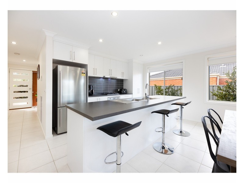 33 Wellington Drive, Thurgoona NSW 2640