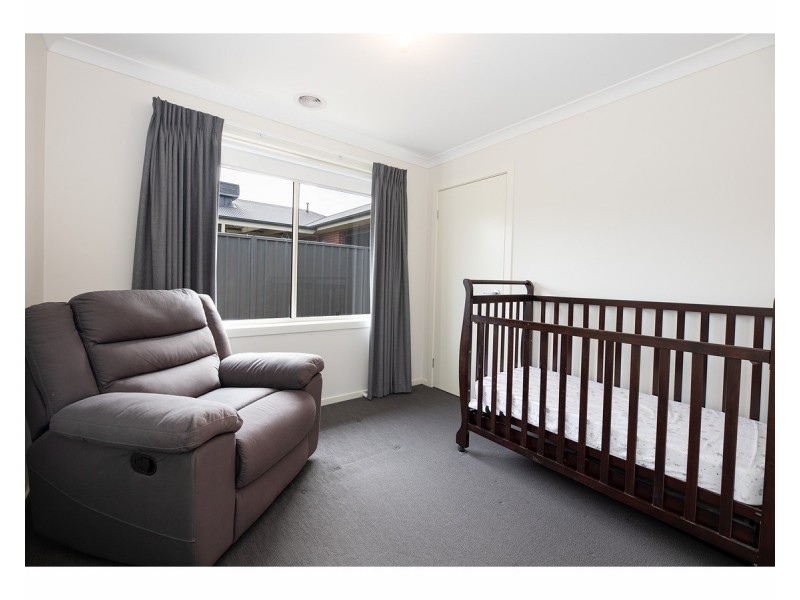 33 Wellington Drive, Thurgoona NSW 2640