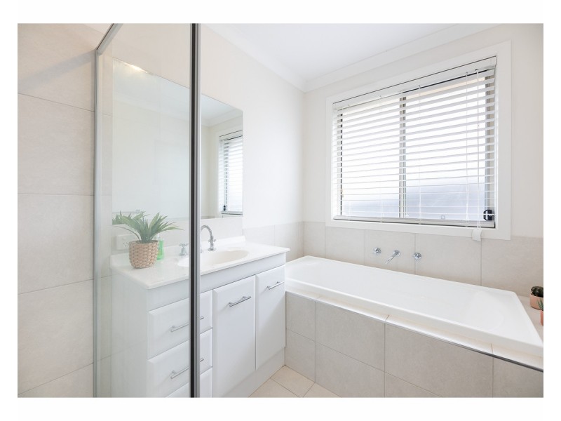 33 Wellington Drive, Thurgoona NSW 2640