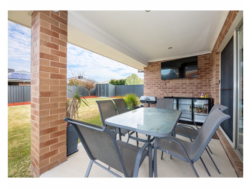 33 Wellington Drive, Thurgoona NSW 2640