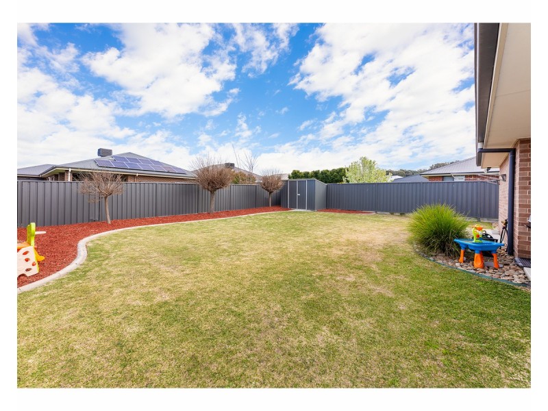 33 Wellington Drive, Thurgoona NSW 2640