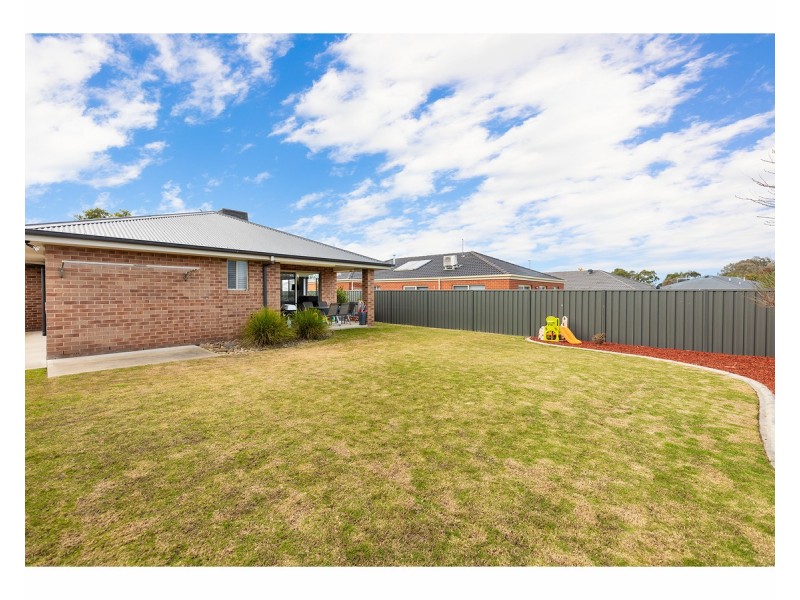 33 Wellington Drive, Thurgoona NSW 2640