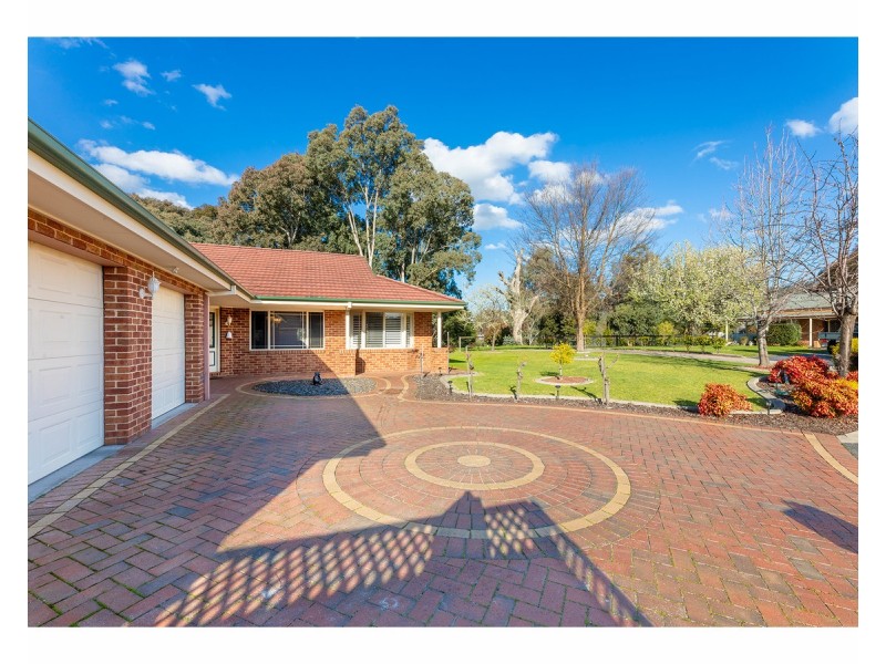 2 Down Court, West Wodonga VIC 3690