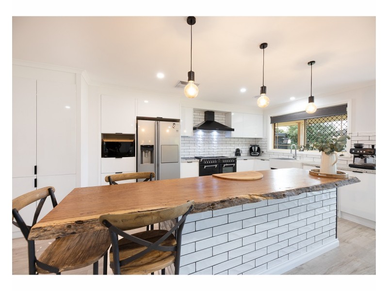 2 Down Court, West Wodonga VIC 3690
