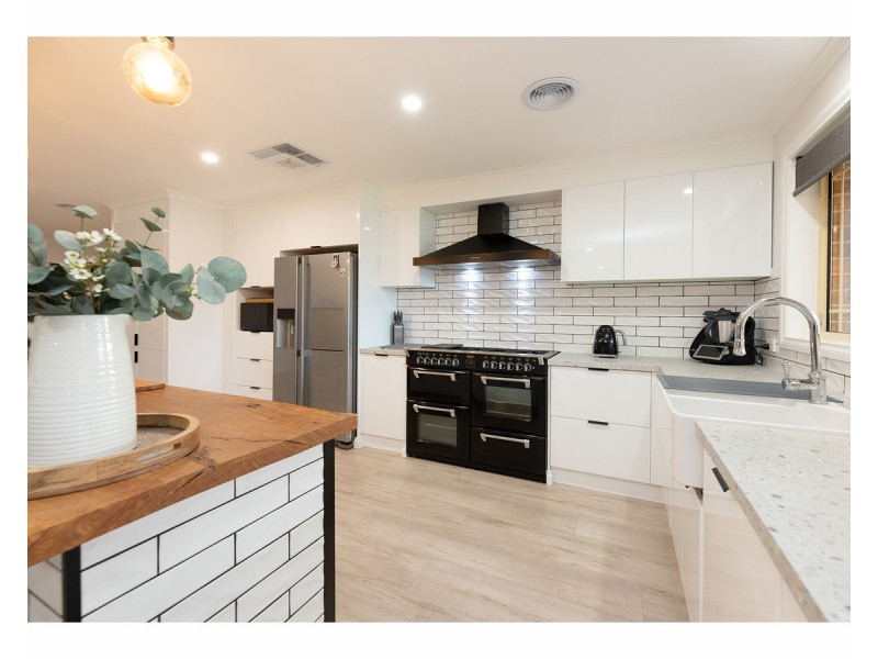 2 Down Court, West Wodonga VIC 3690