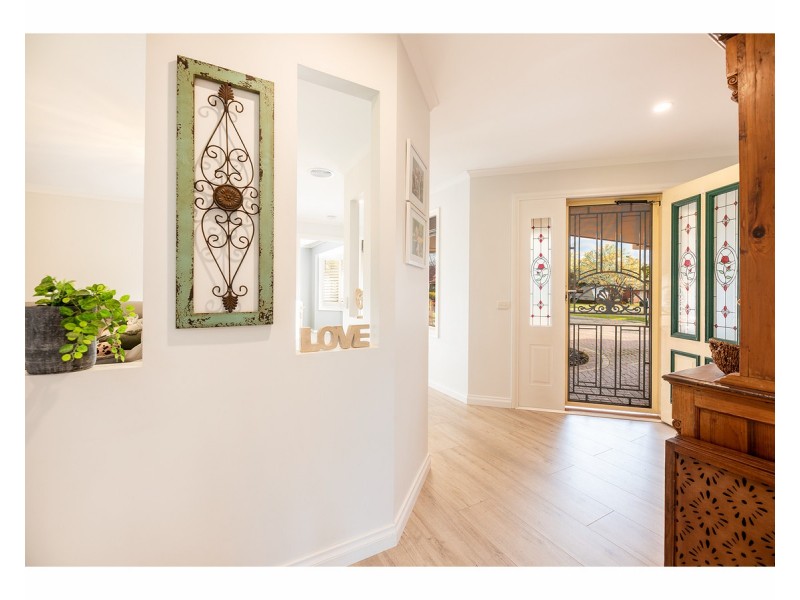 2 Down Court, West Wodonga VIC 3690