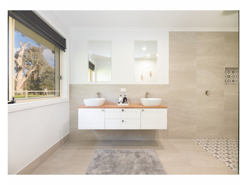 2 Down Court, West Wodonga VIC 3690
