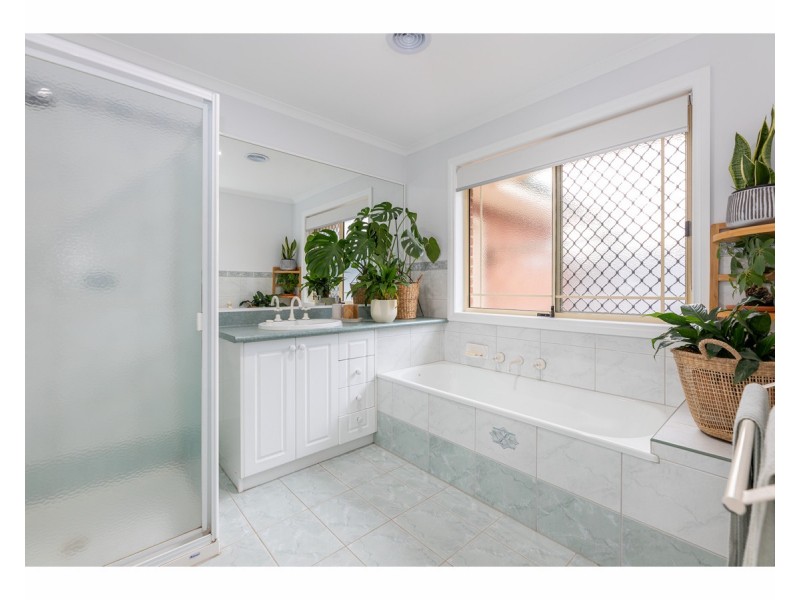 2 Down Court, West Wodonga VIC 3690