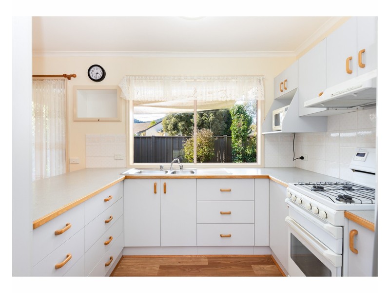 2/14 Graetz Court, Lavington NSW 2641