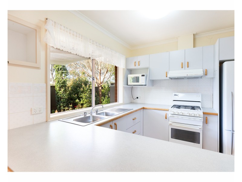 2/14 Graetz Court, Lavington NSW 2641