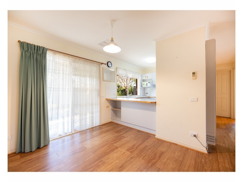 2/14 Graetz Court, Lavington NSW 2641