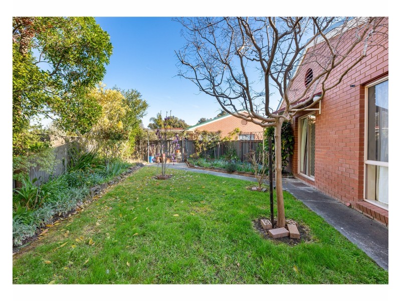 2/14 Graetz Court, Lavington NSW 2641