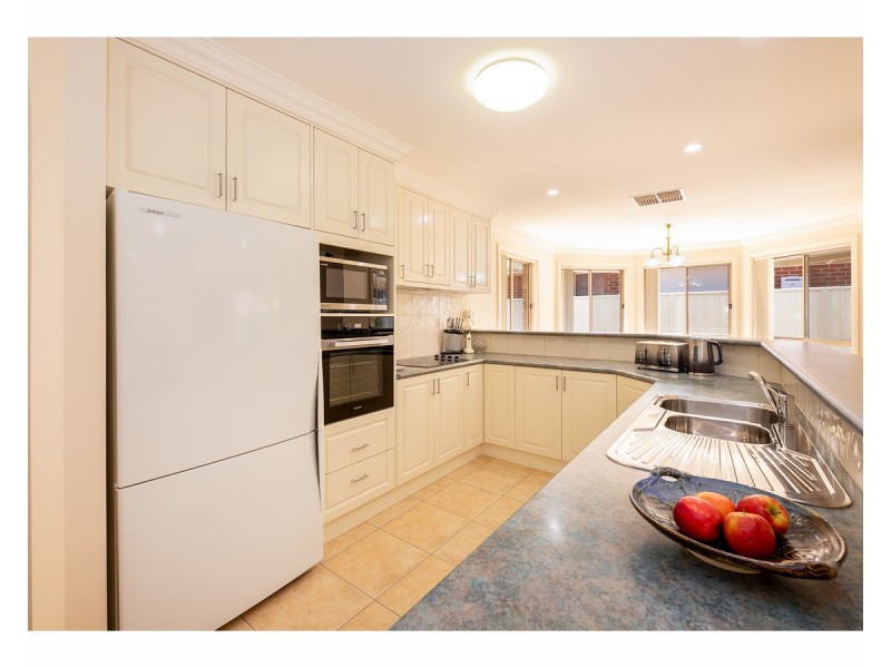 33 Winnell Court, Thurgoona NSW 2640