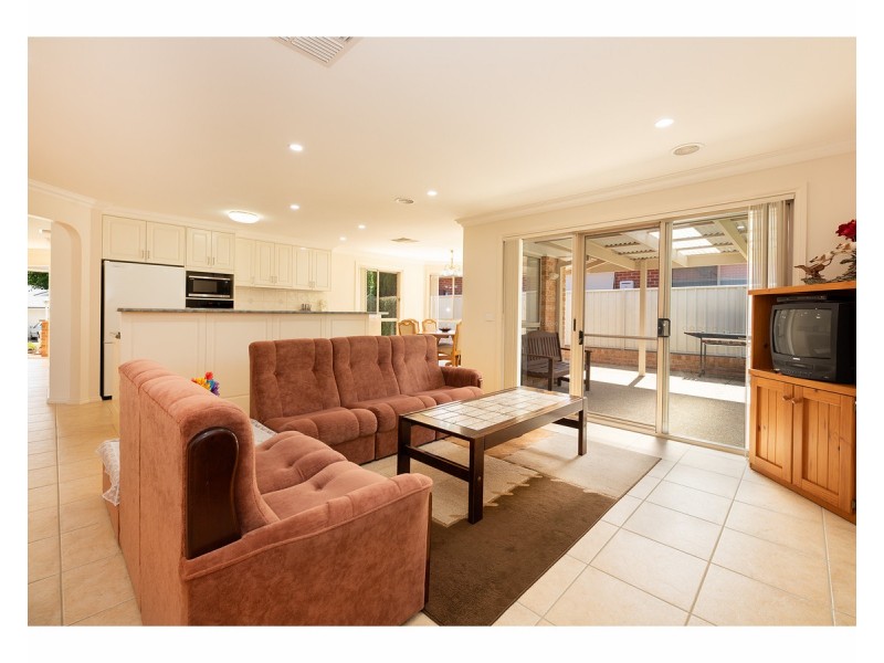 33 Winnell Court, Thurgoona NSW 2640