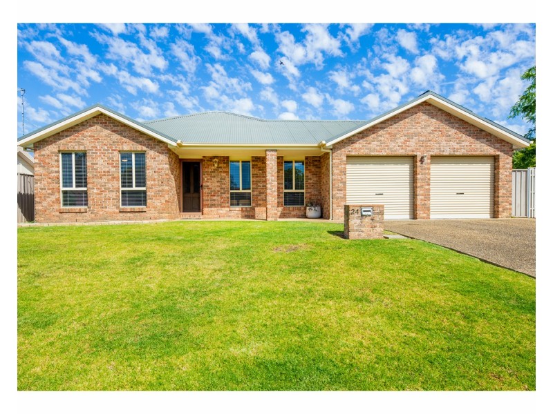 24 Fairbairn Street, Glenroy NSW 2640