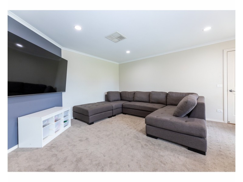 24 Fairbairn Street, Glenroy NSW 2640