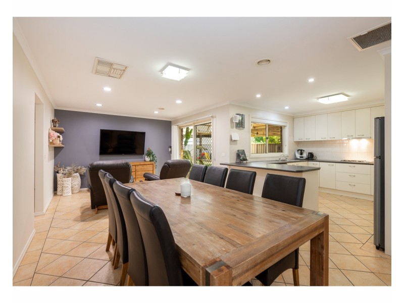 24 Fairbairn Street, Glenroy NSW 2640