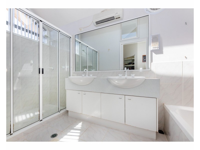 10 Hampton Court, East Albury NSW 2640