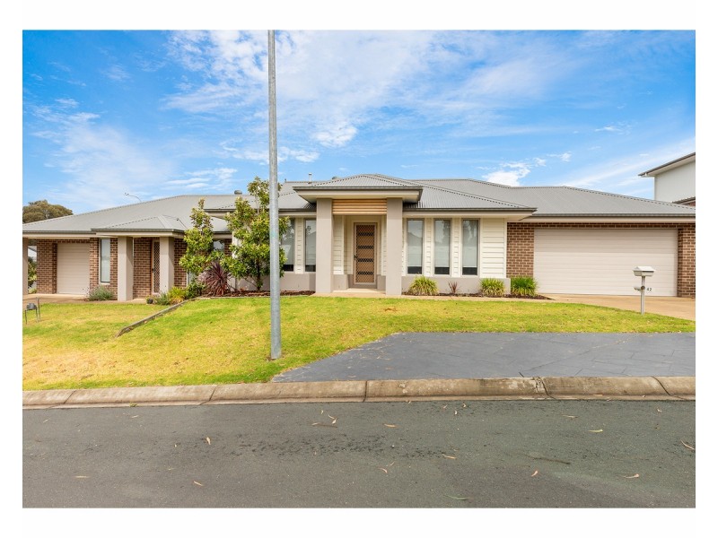 42 and 42a Strauss Street, Springdale Heights NSW 2641