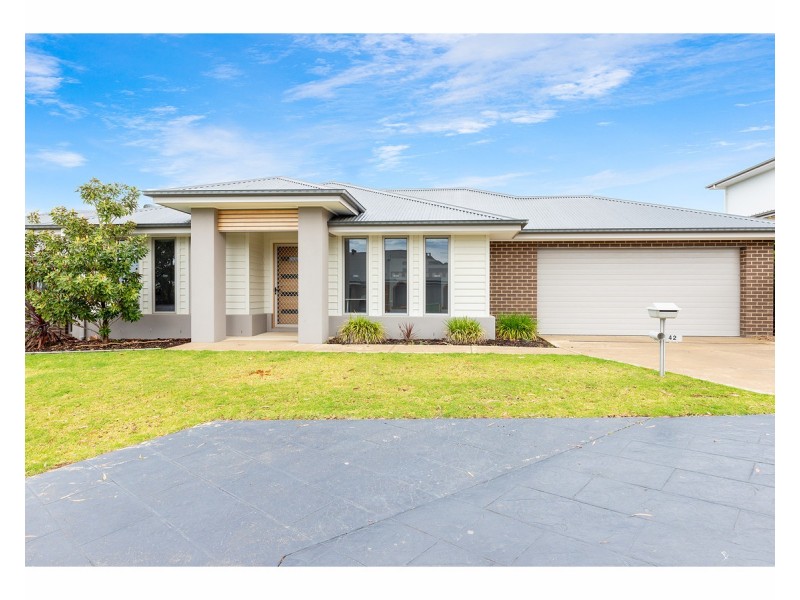 42 and 42a Strauss Street, Springdale Heights NSW 2641