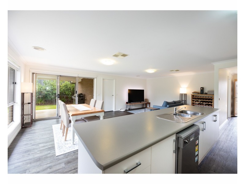 42 and 42a Strauss Street, Springdale Heights NSW 2641