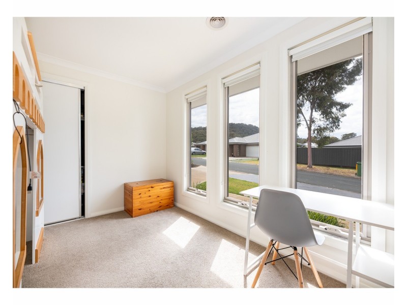 42 and 42a Strauss Street, Springdale Heights NSW 2641