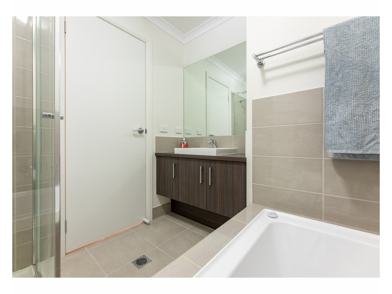 42 and 42a Strauss Street, Springdale Heights NSW 2641