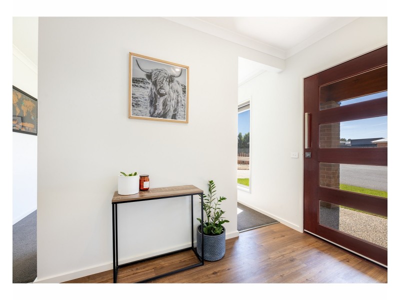 9 Lorikeet Close, Thurgoona NSW 2640