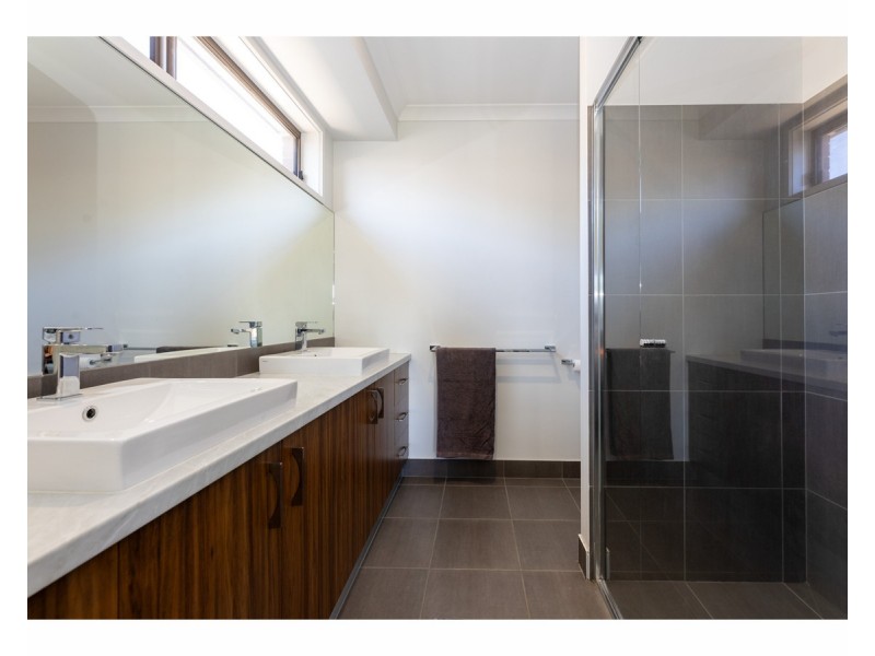 9 Lorikeet Close, Thurgoona NSW 2640