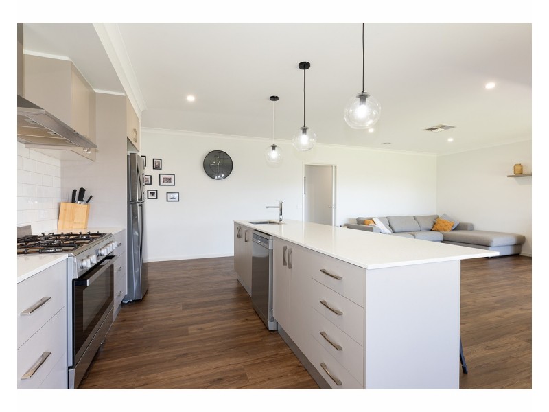 9 Lorikeet Close, Thurgoona NSW 2640