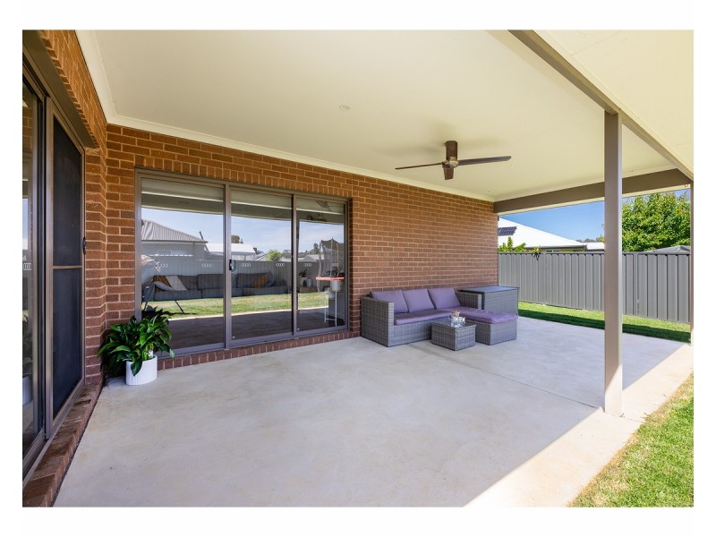 9 Lorikeet Close, Thurgoona NSW 2640