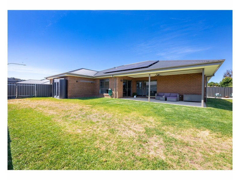 9 Lorikeet Close, Thurgoona NSW 2640