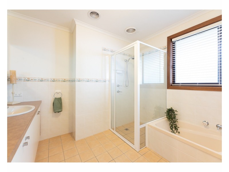 18 Cook Place, West Wodonga VIC 3690