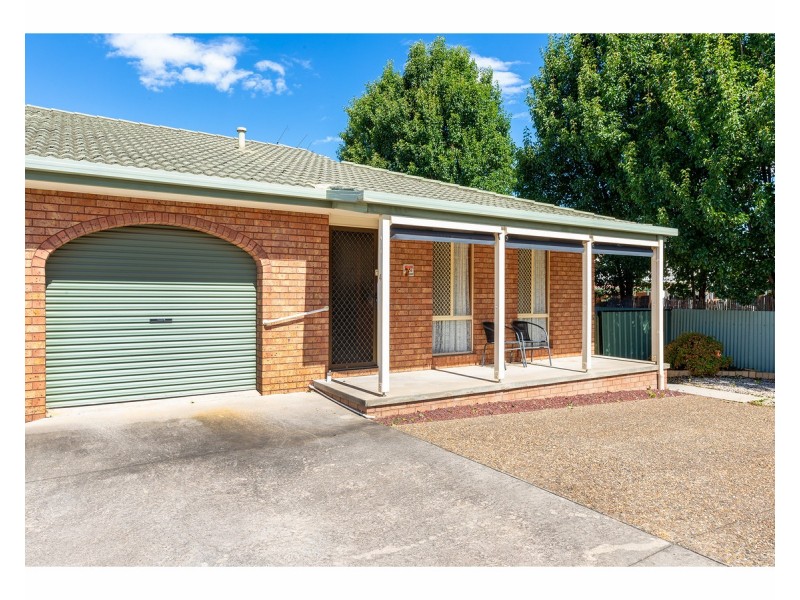 4/7 Kambora Court, Lavington NSW 2641