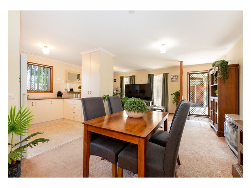 4/7 Kambora Court, Lavington NSW 2641